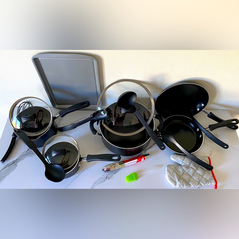 Farberware 18-pc Cookware Set